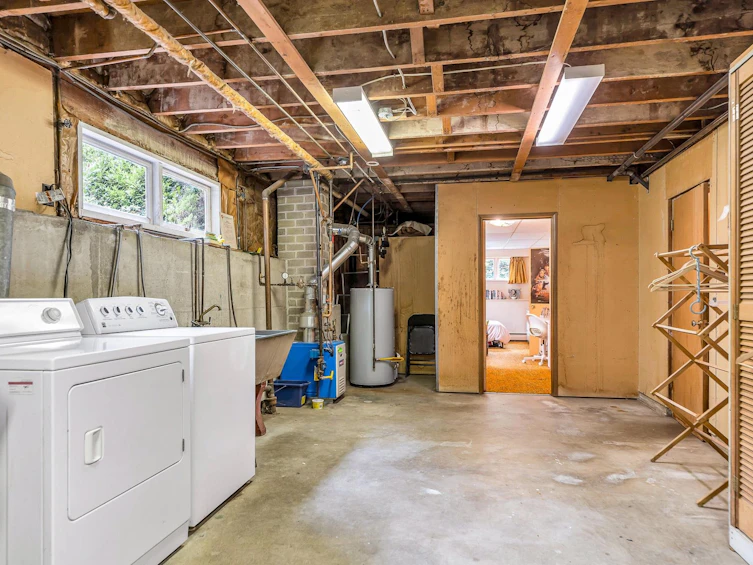 3088 Lazy A Street, Coquitlam, BC, V3C 3N9 - 32