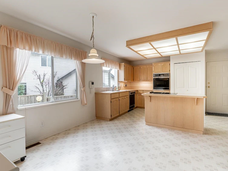 1406 Vistaview Court, Coquitlam, BC, V3E 2P3 - 11