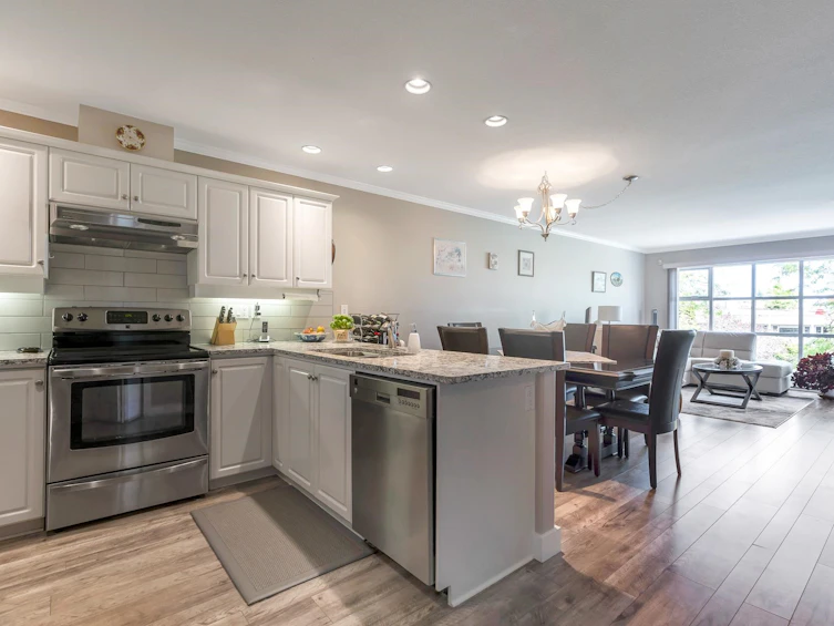 202-15284 Buena Vista Avenue, Surrey, BC, V4B 5K5 - 4