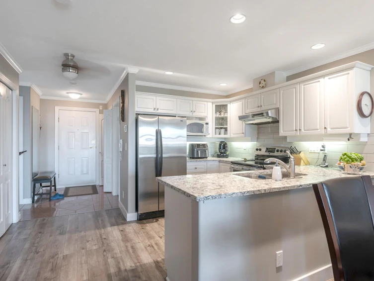 202-15284 Buena Vista Avenue, Surrey, BC, V4B 5K5 - 9