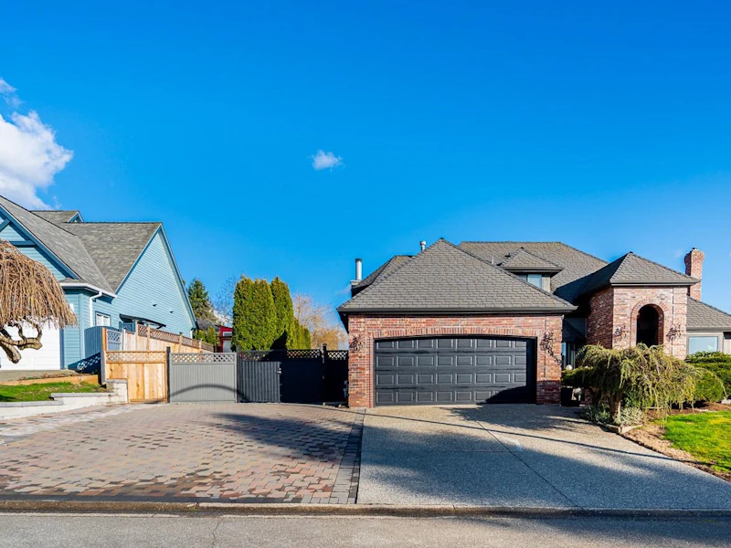 18459 56a Avenue, Surrey BC V3S 7E4