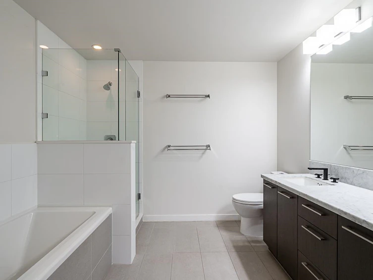 319-22 E Royal Avenue, New Westminster, BC, V3L 0H1 - 16