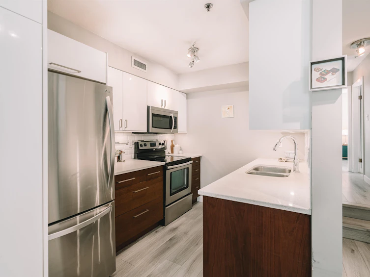 102-1516 E 1st Avenue, Vancouver, BC, V5N 1A5 - 2