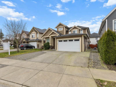 3167 Engineer Crescent - 2