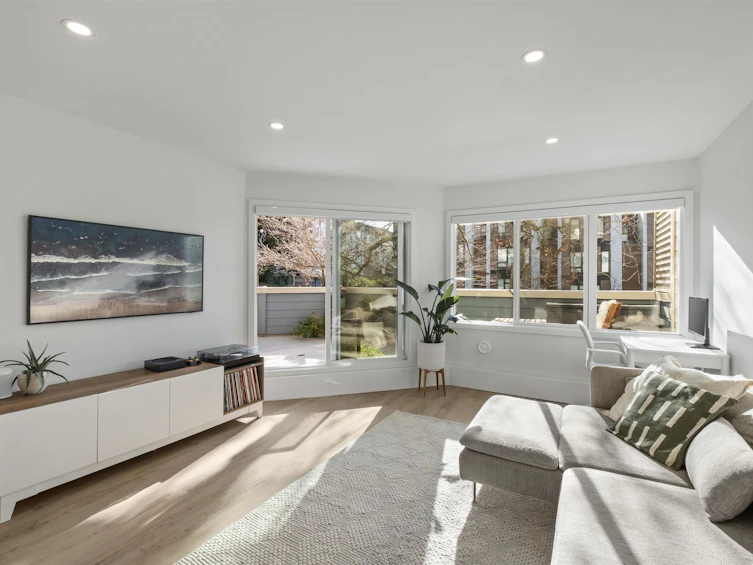 101-156 W 21st Street, North Vancouver, BC, V7M 1Y9 - 2