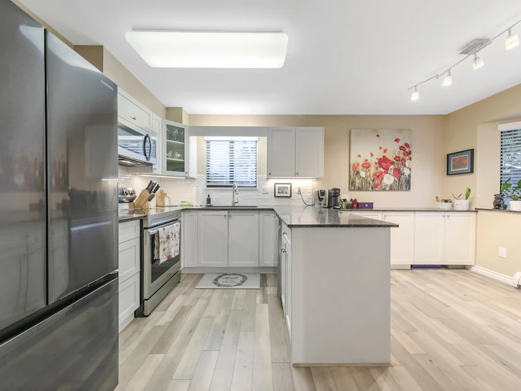 4721 Village Drive, Burnaby, BC, V5G 4V7 - 5