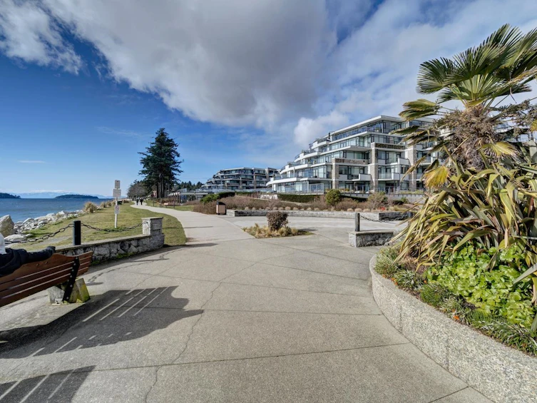 206-5665 Teredo Street, Sechelt, BC, V7Z 0J2 - 2