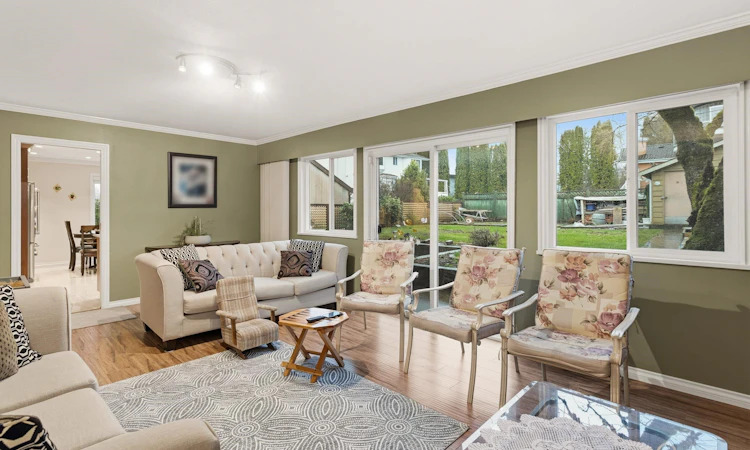 4729 Canada Way