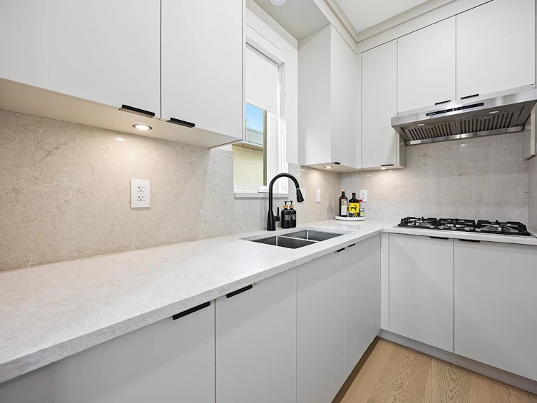 6902 Kitchener Street, Burnaby, BC, V5B 2J9 - 7