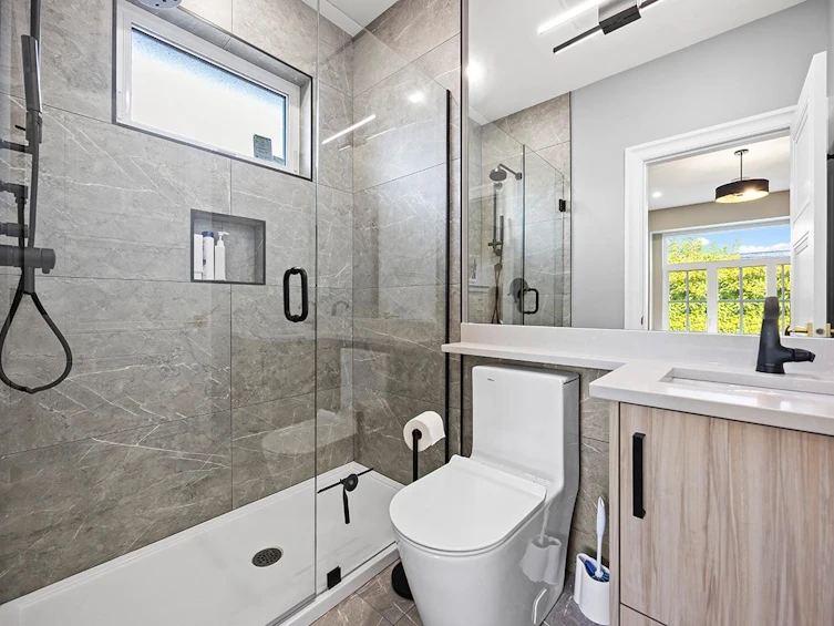6902 Kitchener Street, Burnaby, BC, V5B 2J9 - 31