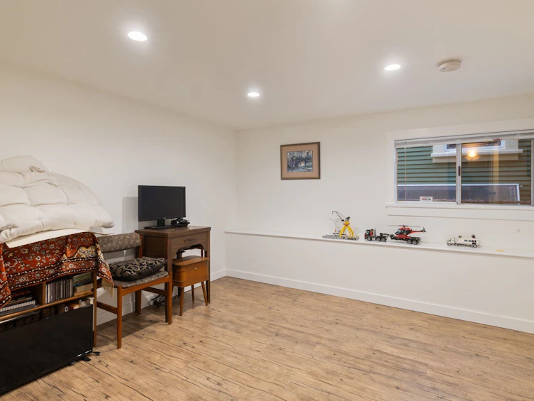 936 Semlin Drive, Vancouver, BC, V5L 4J8 - 37