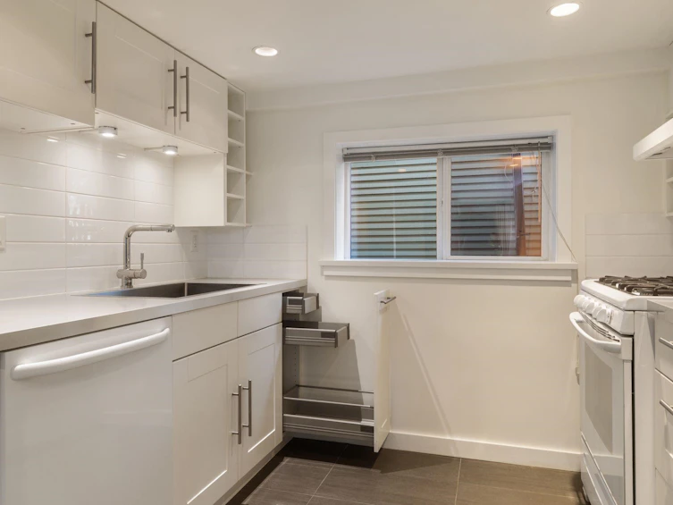 936 Semlin Drive, Vancouver, BC, V5L 4J8 - 27