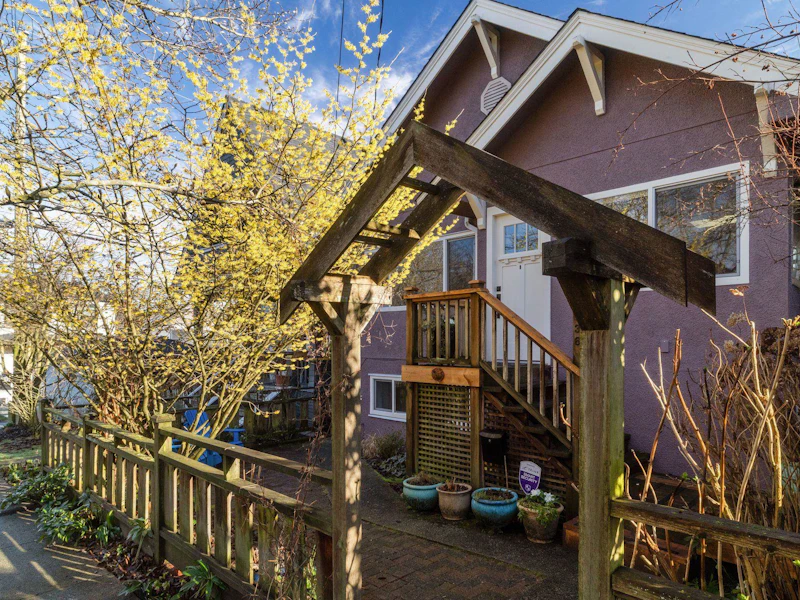 936 Semlin Drive, Vancouver BC V5L 4J8