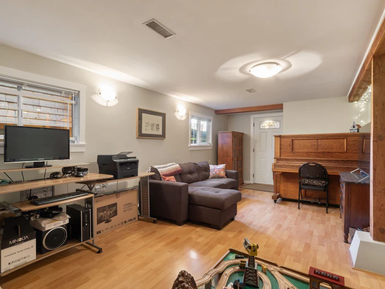 936 Semlin Drive, Vancouver, BC, V5L 4J8 - 23