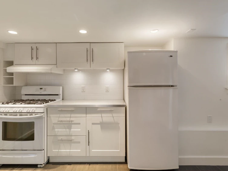936 Semlin Drive, Vancouver, BC, V5L 4J8 - 26