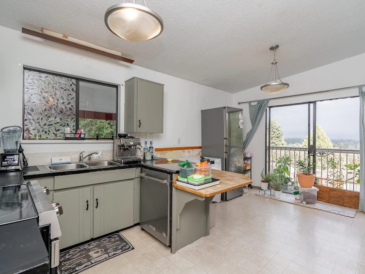 992 Saddle Street, Coquitlam, BC, V3C 3N5 - 8
