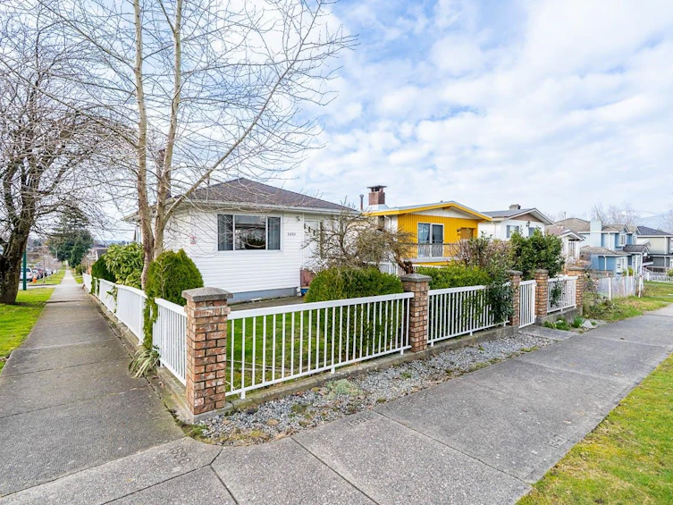 3895 Windermere Street, Vancouver, BC, V5R 2G4 - 3