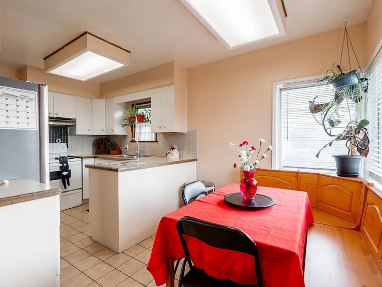 3895 Windermere Street, Vancouver, BC, V5R 2G4 - 8