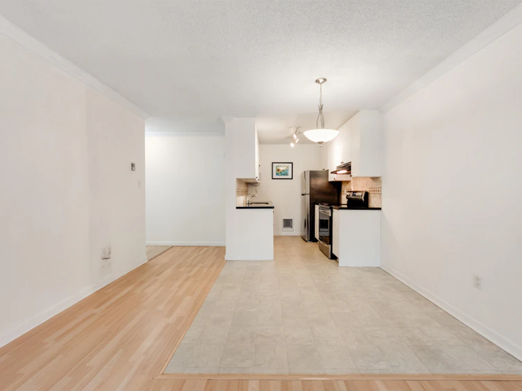 109-9847 Manchester Drive, Burnaby, BC, V3N 4P4 - 6