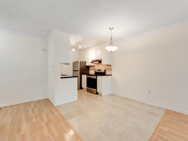 109-9847 Manchester Drive, Burnaby, BC, V3N 4P4 - 7