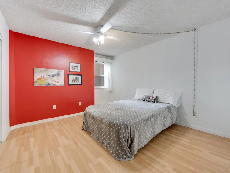 109-9847 Manchester Drive, Burnaby, BC, V3N 4P4 - 9