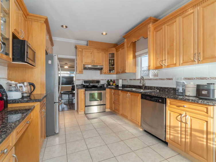 4292 Parker Street, Burnaby, BC, V5C 3C3 - 4