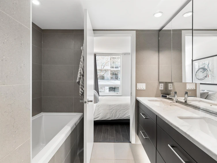 156 W 1st Avenue, Vancouver, BC, V5Y 0H6 - 9