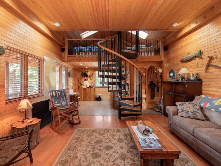 9305 Stephens Way, Halfmoon Bay, BC, V7Z 1G9