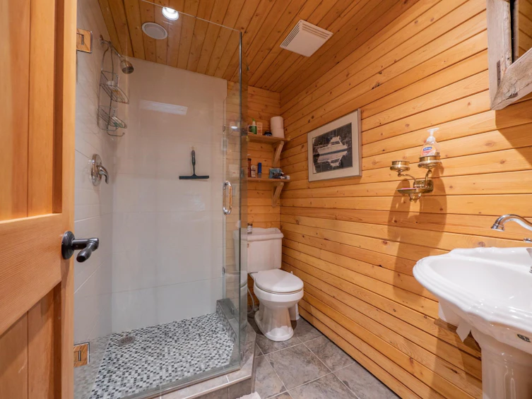 9305 Stephens Way, Halfmoon Bay, BC, V7Z 1G9 - 11