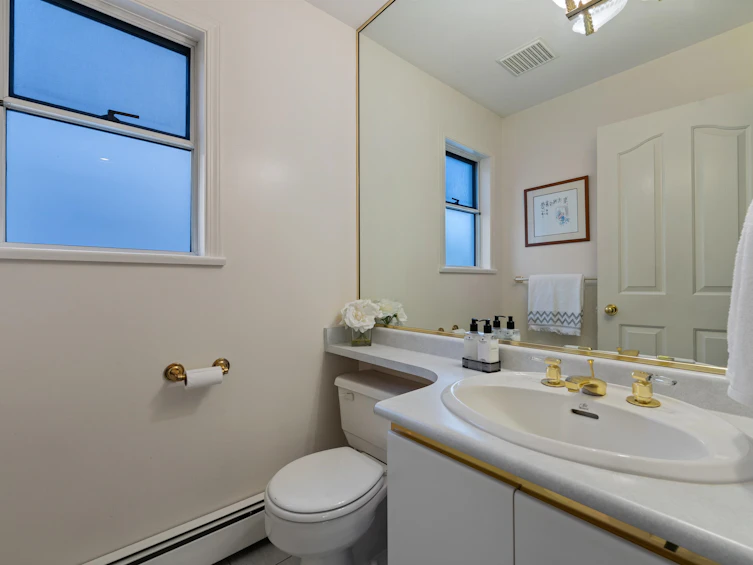 2133 W 49th Avenue, Vancouver, BC, V6M 2T5 - 16