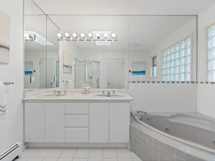2133 W 49th Avenue, Vancouver, BC, V6M 2T5 - 18