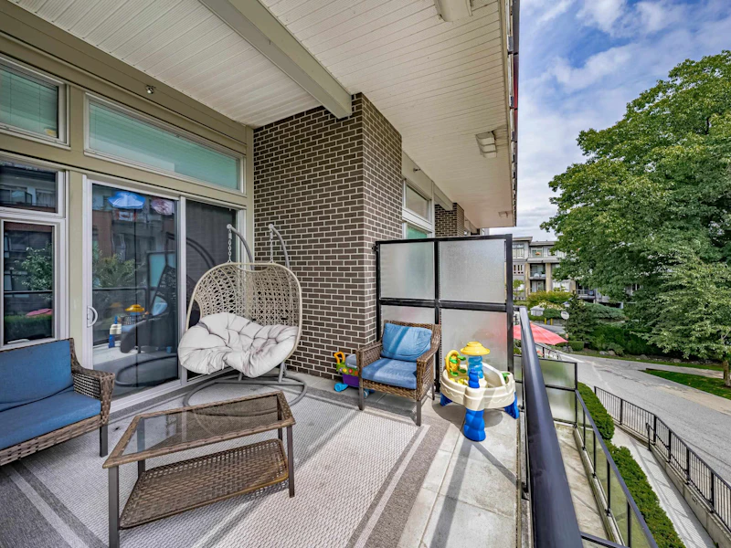 102 - 28 E Royal Avenue, New Westminster BC