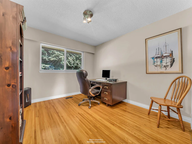 1202 Bracknell Crescent, North Vancouver, BC, V7R 1V3 - 14