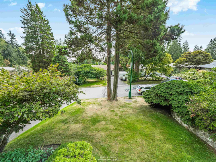 1202 Bracknell Crescent, North Vancouver, BC, V7R 1V3 - 32