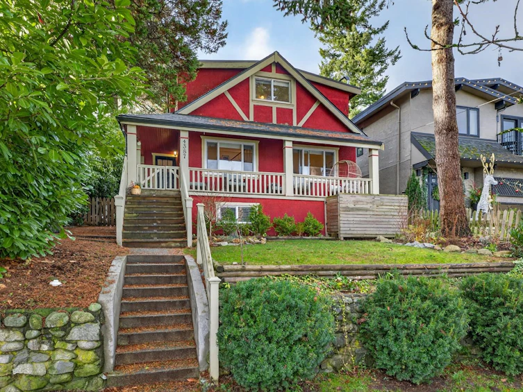4387 St. George Street, Vancouver, BC, V5V 4A3