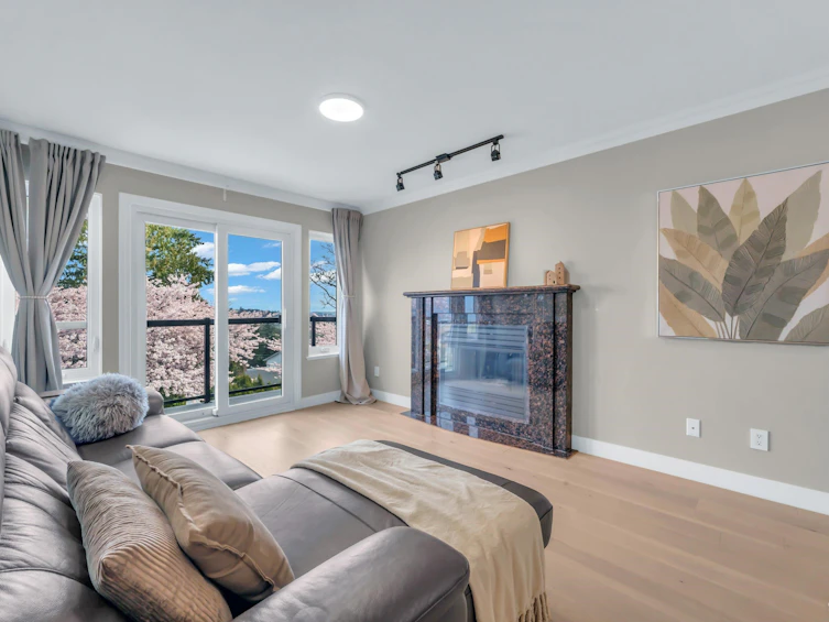 65 Ellesmere Avenue, Burnaby, BC, V5B 3S5 - 11