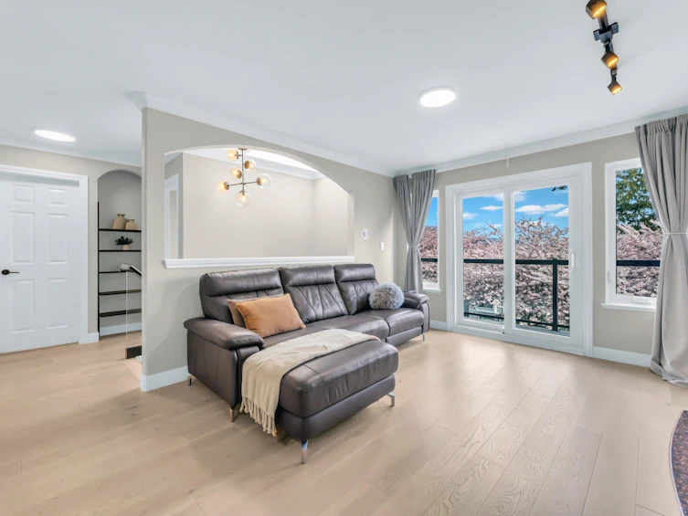65 Ellesmere Avenue, Burnaby, BC, V5B 3S5 - 10