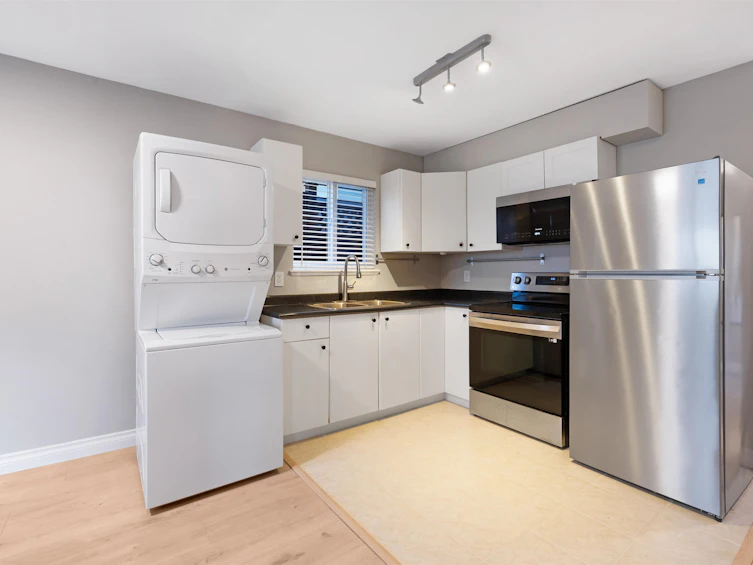 65 Ellesmere Avenue, Burnaby, BC, V5B 3S5 - 27