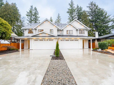 5481 7 Avenue - 2