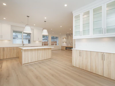 5481 7 Avenue - 4
