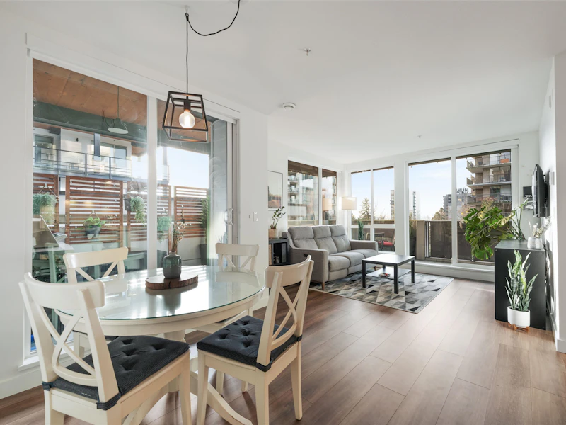 201 - 108 E 8th Street, North Vancouver BC