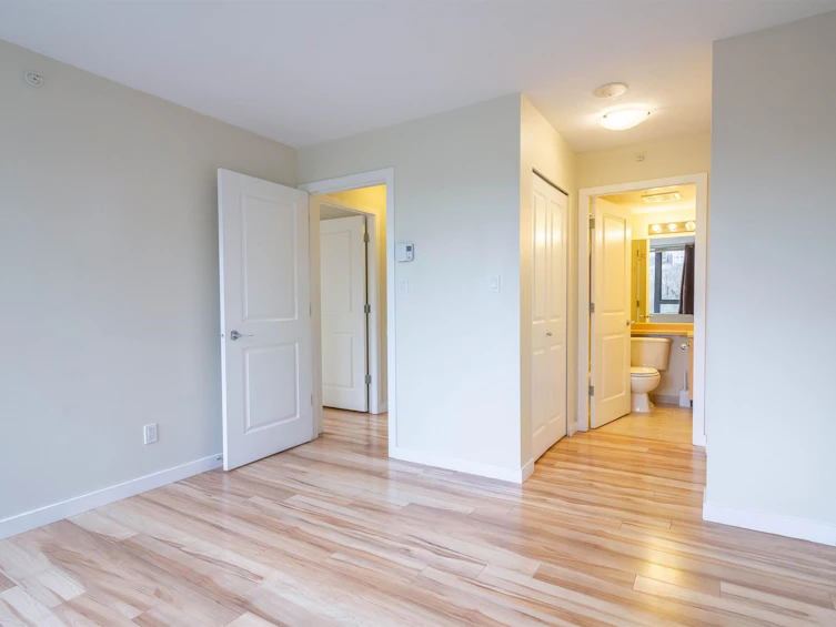 305-3588 Crowley Drive, Vancouver, BC, V5R 6H3 - 10
