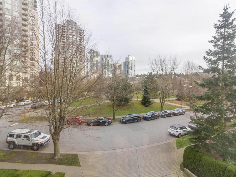 305-3588 Crowley Drive, Vancouver, BC, V5R 6H3 - 12