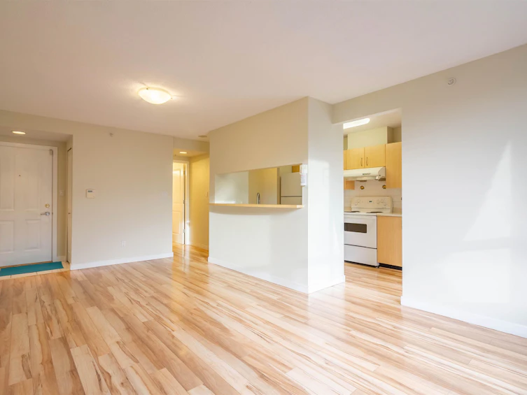 305-3588 Crowley Drive, Vancouver, BC, V5R 6H3 - 4
