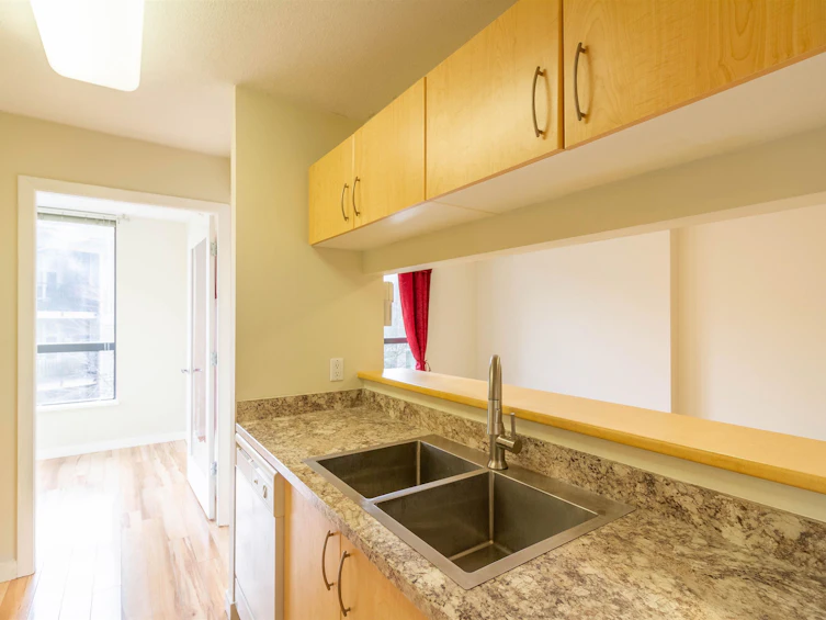305-3588 Crowley Drive, Vancouver, BC, V5R 6H3 - 8