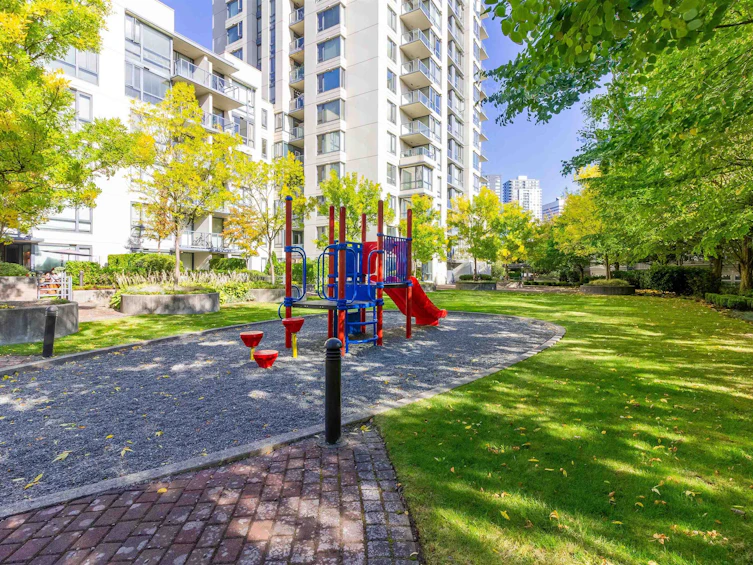 305-3588 Crowley Drive, Vancouver, BC, V5R 6H3 - 22