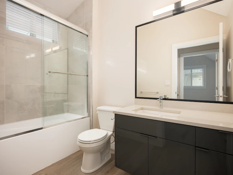 1-58 E 39th Avenue, Vancouver, BC, V5W 1J7 - 38