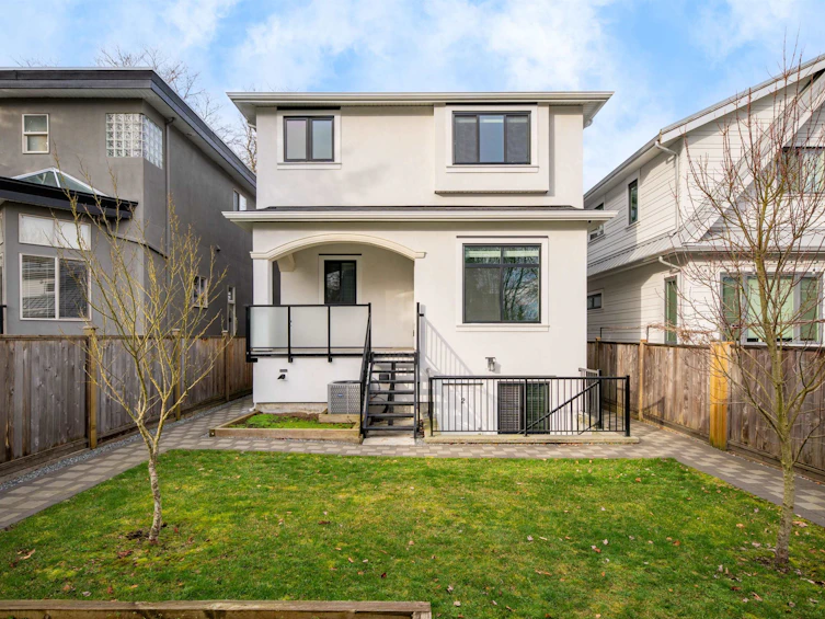 1-58 E 39th Avenue, Vancouver, BC, V5W 1J7 - 2