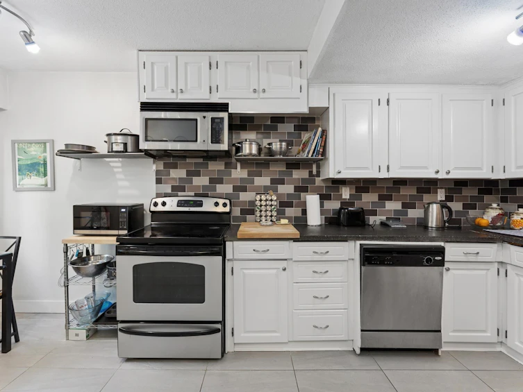2060 Deep Cove Crescent, North Vancouver, BC, V7G 1T2 - 8