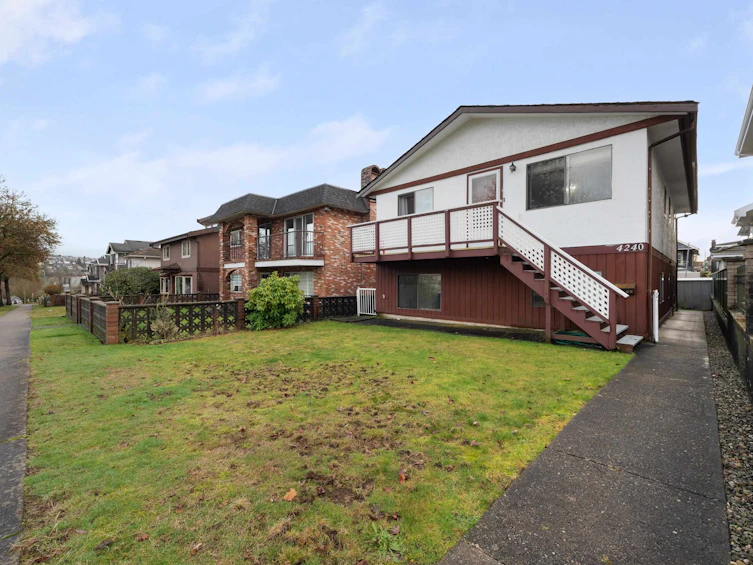 4240 Dundas Street, Burnaby, BC, V5C 1B1 - 34